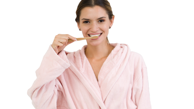 Oil pulling prý dokáže vybělit i zuby.