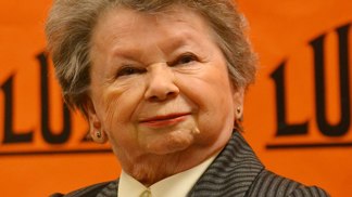 Aťka Janoušková, vlastním jménem Vlasta Janoušková, byla česká herečka, dabérka a zpěvačka.