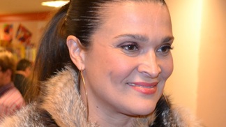 Mahulena Bočanová se narodila 18. 3. 1967 v Praze jako dcera architekta. Již od třech let účinkovala v reklamních spotech a tančila balet. Ani první dětské role na sebe nenechaly dlouho čekat.