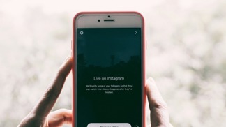 Celebrity zůstávají v kontaktu se svými fanoušky. Na Instagram Live společně vaří, zpívají i meditují