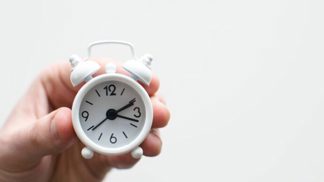 Nepříznivé dopady přechodu na letní čas: Nesoustředěnost, únava a špatné usínání