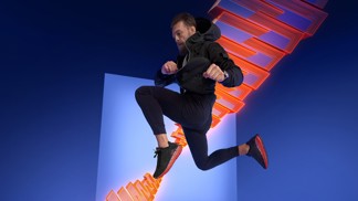 Conor McGregor bojuje proti oživlým hračkám! Převahu má díky novým sneakerskám od Reebok