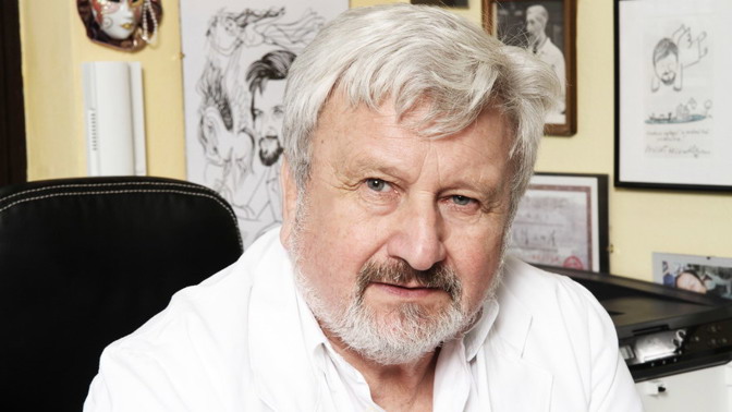 Senioři v době koronaviru: Izolace vyvolává deprese, nejednejte s nimi jako s nesvéprávnými, říká psychiatr Cimický