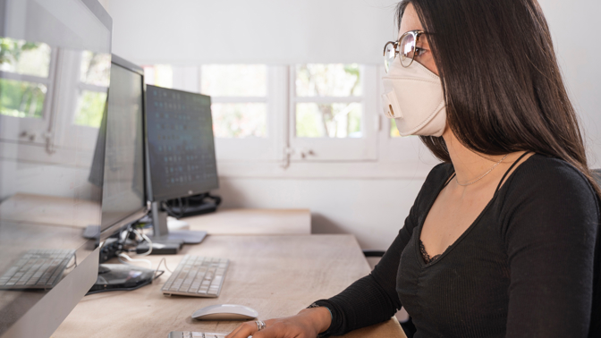 5 tipů, jak se v práci nenakazit koronavirem