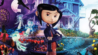 Dobrodružný příběh Koralína a svět za tajnými dveřmi vzdáleně připomíná Alenčinu výpravu do světa za zrcadlem. Film se zrodil v hlavě Neila Gaimana, jednoho z nejlepších autorů fantasy současnosti.