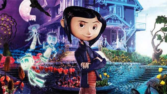 Dobrodružný příběh Koralína a svět za tajnými dveřmi vzdáleně připomíná Alenčinu výpravu do světa za zrcadlem. Film se zrodil v hlavě Neila Gaimana, jednoho z nejlepších autorů fantasy současnosti.