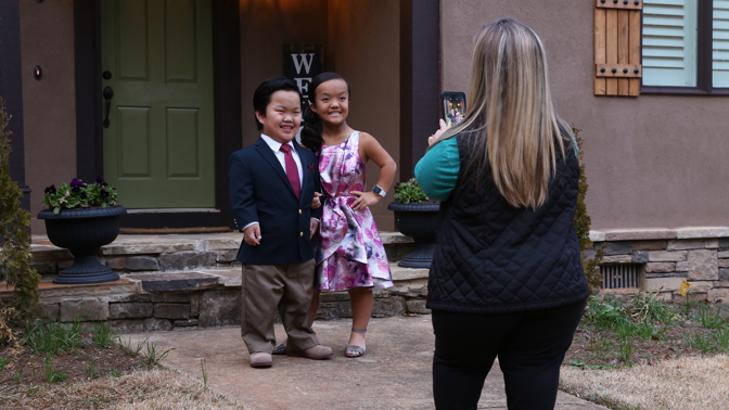 Žijí při zemi, ale hlavu mají v oblacích. Jak fungují trpasličí obydlí?