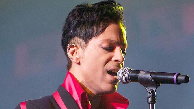 Prince Rogers Nelson byl americký zpěvák, multiinstrumentalista, textař, producent, podnikatel, sexsymbol a výrazná osobnost světové hudební scény.