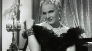 Jiřina Štěpničková byla česká divadelní a filmová herečka. Jejím synem je herec Jiří Štěpnička.