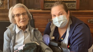 Connie, Vera a Cornelia: Dohromady jim je přes 300 let a porazily koronavirus. A nejen ony