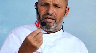 Zdeněk Pohlreich je český šéfkuchař, gastronom, podnikatel, lektor, autor kuchařek a moderátor kuchařských pořadů na televizi Prima.