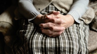 Dvě sestry, které se nikdy nepotkaly, spojil stejný osud. Esther zemřela na španělskou chřipku, Selma podlehla koronaviru