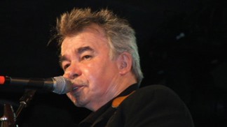 Zemřel známý country zpěvák John Prine. Dlouho bojoval s nemocemi, nakonec ho dostal koronavirus
