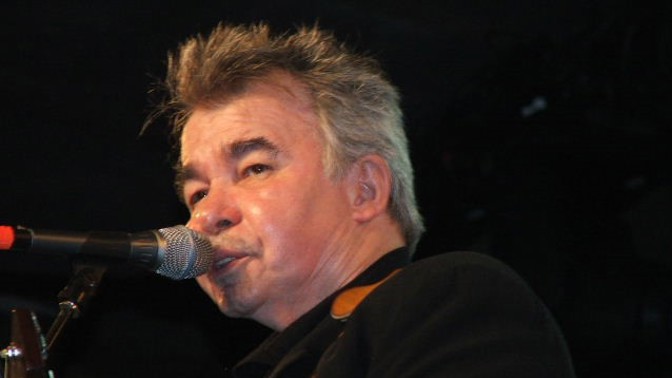 Zemřel známý country zpěvák John Prine. Dlouho bojoval s nemocemi, nakonec ho dostal koronavirus