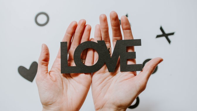 Konzumní společnost: Jak se mění vztahy v moderním světě?