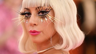 Šaty z masa i šílené paruky: Lady Gaga prozradila tajemství svého výstředního stylu