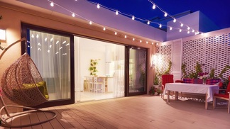 Posviťte si na zahradu a vytvořte v ní příjemnou atmosféru