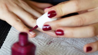 Krásně nalakované nehty? Kouzlo spočívá v několika jednoduchých tricích
