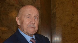 Petr Nárožný slaví 82. narozeniny: Začínal jako bavič na koncertech Rangers, rád vzpomíná na natáčení Hospody