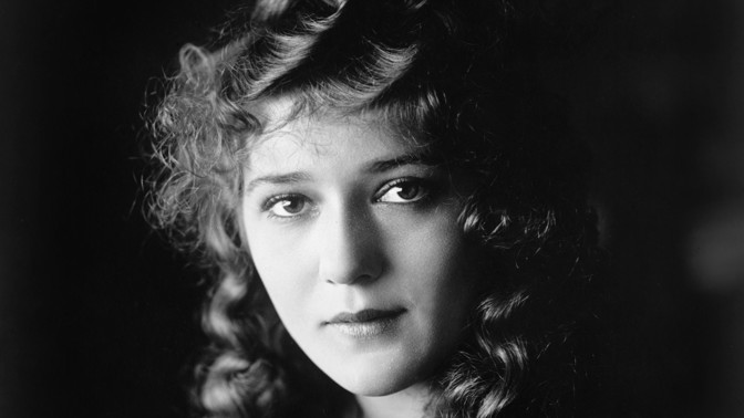 Hvězda němého filmu Mary Pickford: Říkali jí "dívka se zlatými lokýnkami", životní lásku tajila