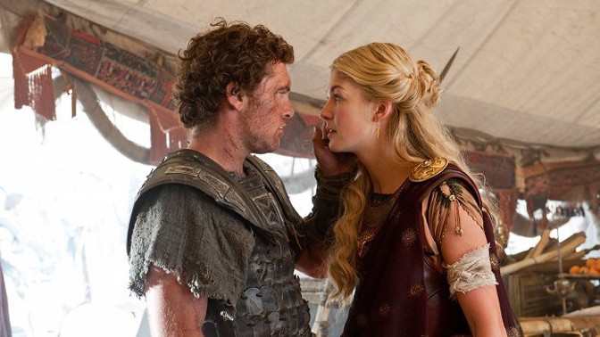 Snímek Hněv Titánů: Sandály ve filmu jsou boty s namalovanými prsty, navrhnout Krakena trvalo pět měsíců