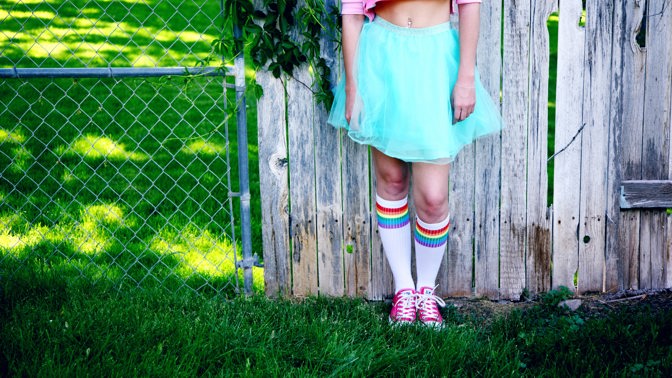 Zářivé jarní barvy v oblékání: Jak je kombinovat, abyste nevypadala jako pastelky