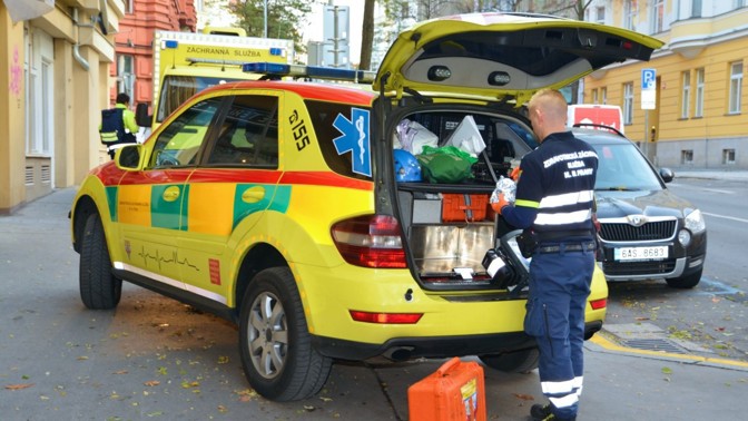 Víte, kdy volat sanitku? "Při spálení od slunce ne, sami zvládnete i epileptický záchvat a cukrovku," říká záchranářka Svatošová