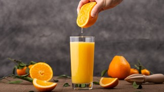 Jak vyčistit skvrnu od džusu? Pomůže horká voda a glycerin, ale i babská rada s podmáslím