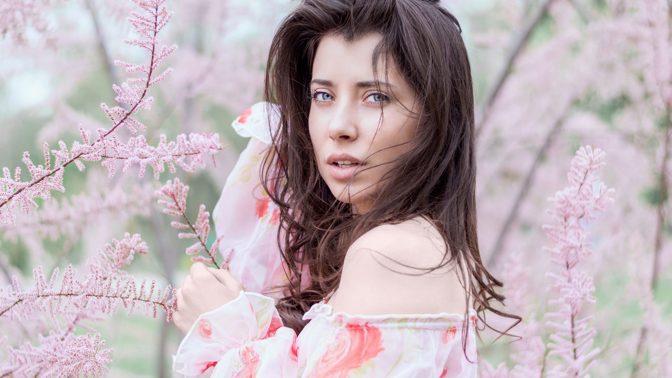 Simona (29): Sestra mi přebrala přítele. Nakonec se vzali. Prý jsem neměla tak dlouho váhat