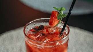 5 receptů na nejlepší domácí limonády. Zkuste jahodovou, okurkovou nebo bezovou