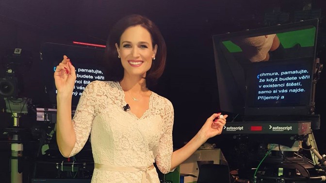 Jak vypadat na dvacet, i když vám je dvakrát tolik? Inspirujte se módním stylem moderátorky Kláry Doležalové (46)