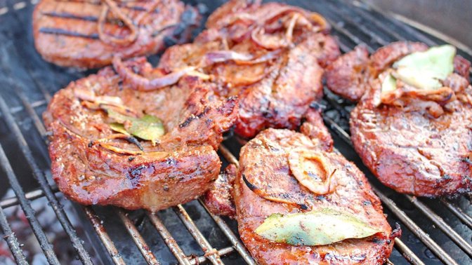 Nejraději grilujeme na dřevěném uhlí a v kruhu rodiny, ukázal průzkum