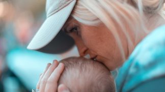 Miriam (45): Dcera propadla drogám, já odešla z práce a vychovávám její miminko