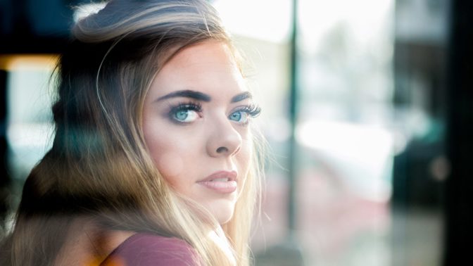 Erika (33): Moje neteř mě nenávidí. Prozradila jsem její tajemství a ona mě chce zničit