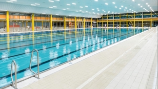 Hurá! Od pondělí se otevírají bazény, zámky i kavárny, kam vyrazíte nejdříve?