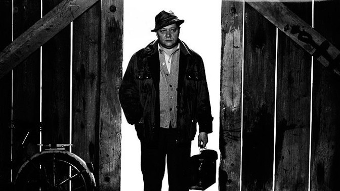 Rudolfa Hrušínského prosadil do filmu režisér František Vláčil, přestože měl herec od roku 1972 zákaz točit.