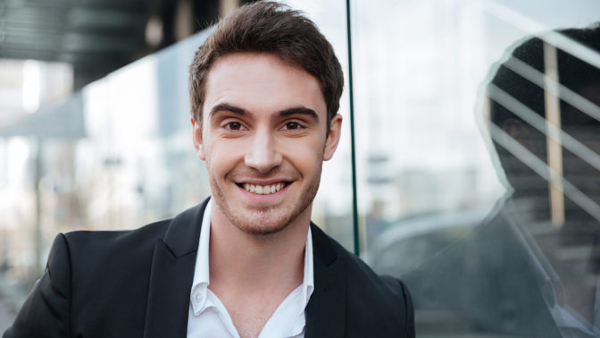 Michal (26): Miluji o šestnáct let starší ženu. Všichni jsou proti a hází nám klacky pod nohy