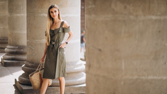 Hoďte horko na ramínka: Komu sluší tahle letní móda a kdo by se jí měl vyhnout?