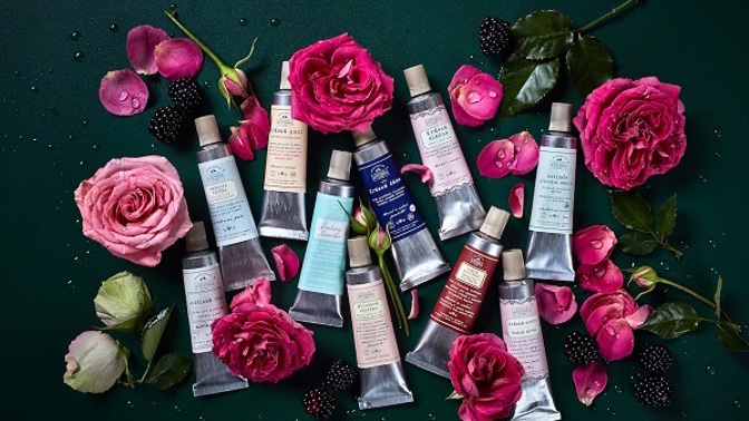 Znáte sílu organické kosmetiky té nejvyšší kvality vyrobené v Česku? Seznamte se s APOTÉKOU.