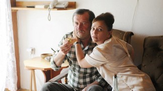 Film Domácí péče: Alena Mihulová musela zestárnout a se stříkačkami jí to vůbec nešlo