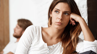 Marcela (29) Po narození dcery mě partner držel doma. Když jsem neposlechla, vyřešil to radikálně