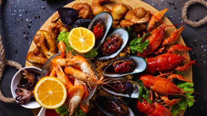 Horoskop, po kterém se budete oblizovat: Lvi by jedli mořské plody na kila, Střelci milují pálivé