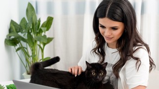 Lenka (27): Když jsem přišla představit expřítele rodičům, jejich kočka na něj prskala. Teď už vím proč