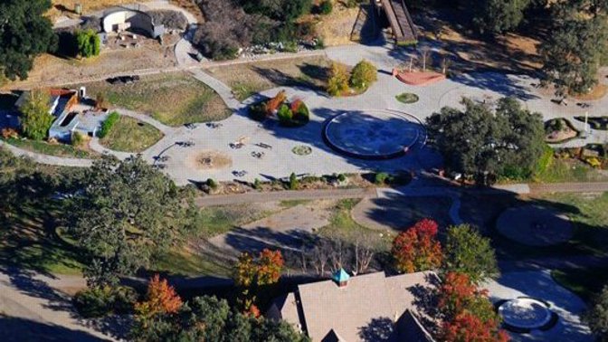 Dříve tam byly kolotoče i zoo. Co se stalo s rančem Neverland po smrti Michaela Jacksona?