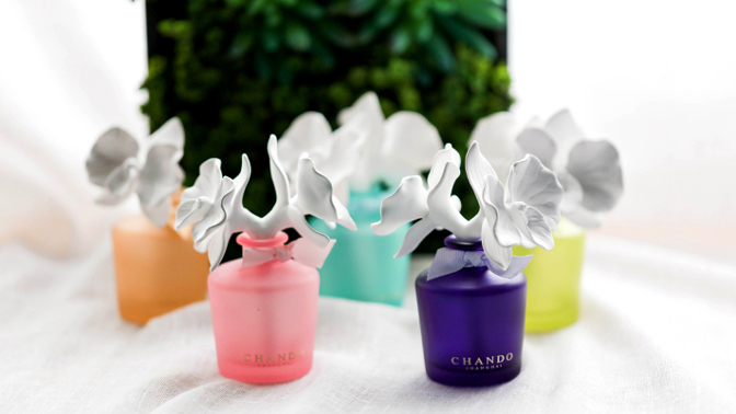 Bytové vůně dají našemu bydlení čtvrtý rozměr. Hodí se aroma difuzér i vonné tyčinky