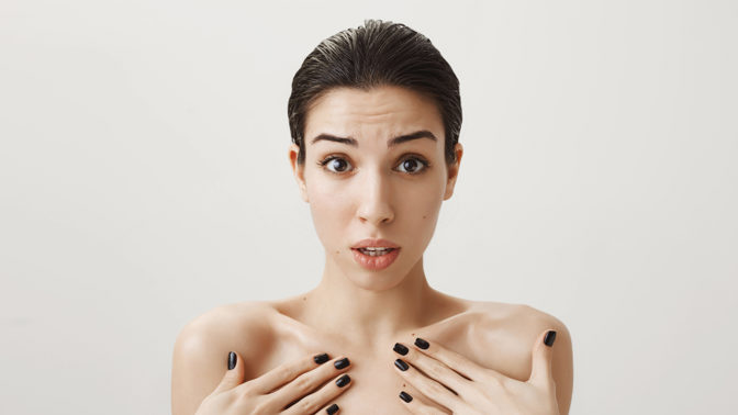 Nela (25): První setkání s rodiči partnera dopadlo katastrofálně. Měla jsem na sobě jen ponožky