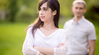 Chci se vdávat, ale partner se k žádosti o ruku nemá. Co na to psychoterapeutka?