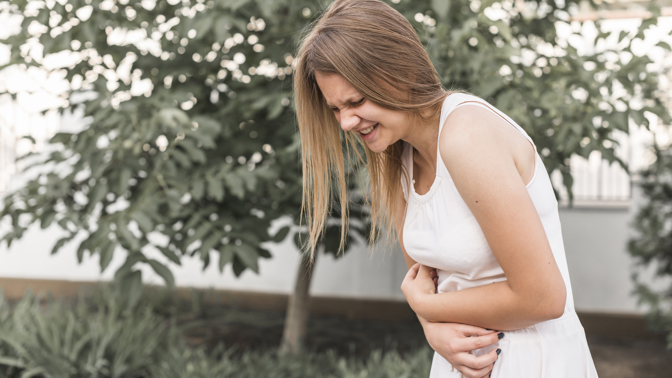 Horko a špatně upravené maso: Jak se zachovat, odnesete-li si z koupaliště střevní chřipku?