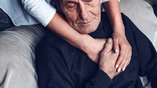 Míša (34): Můj táta má rakovinu, k léčbě ho donutila až mamka. Vypadá to, že už je pozdě