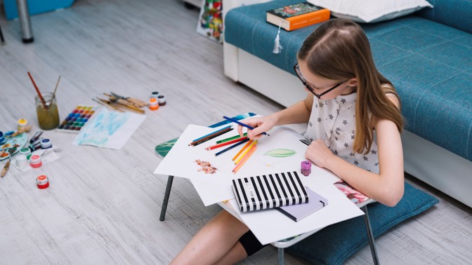 Neuklízí si váš puberťák pokoj a nepomáhá doma? Psychoterapeutka nabízí jednoduchý trik
